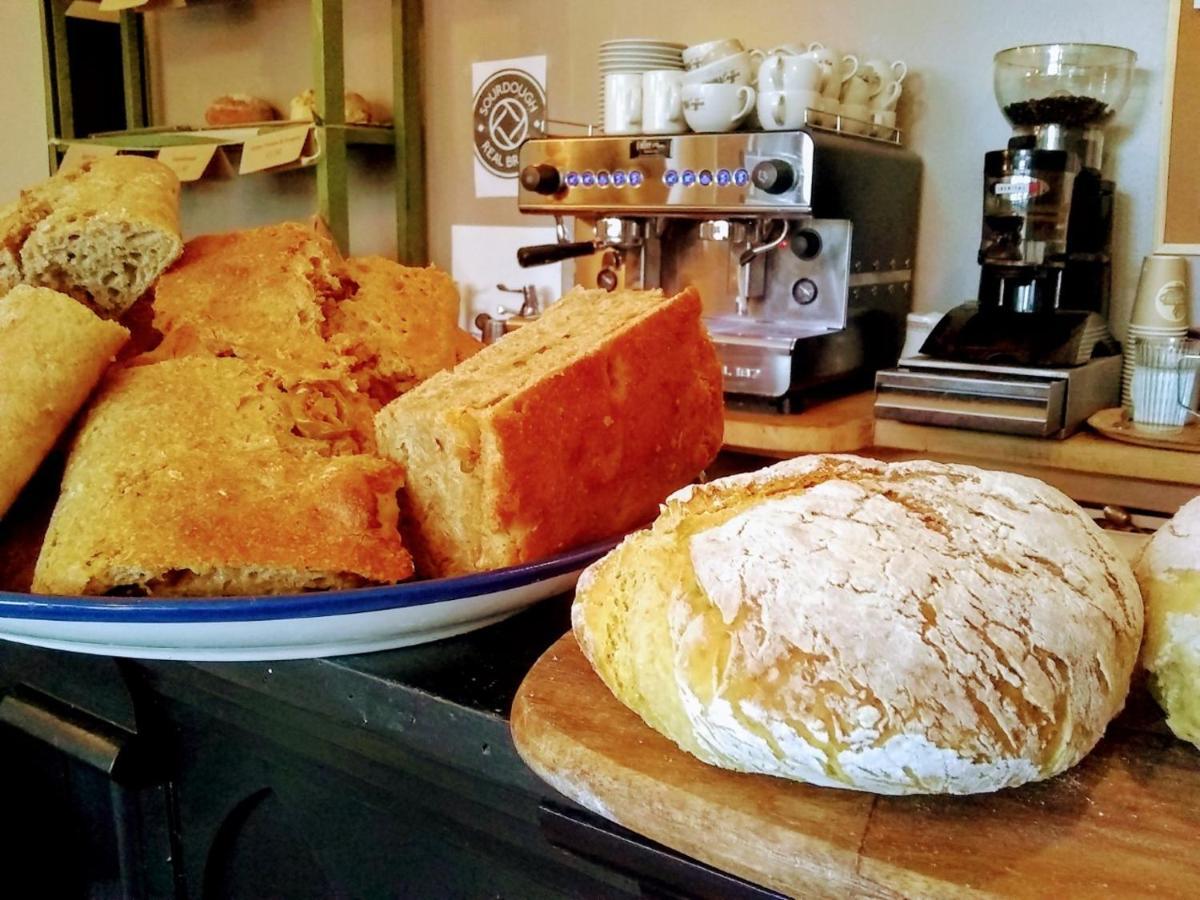 The Bear Bread Bakery B&B, Ensuite Rooms Above The Bakery, Colyton Zewnętrze zdjęcie